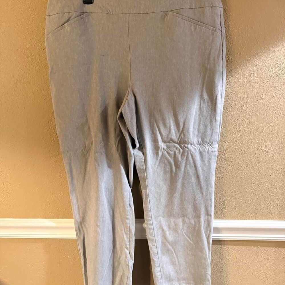 Chico's Fabulously Slimming gray ankle pants, size 3